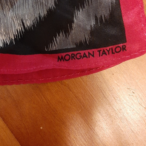 Scarf - Picture 4 of 5